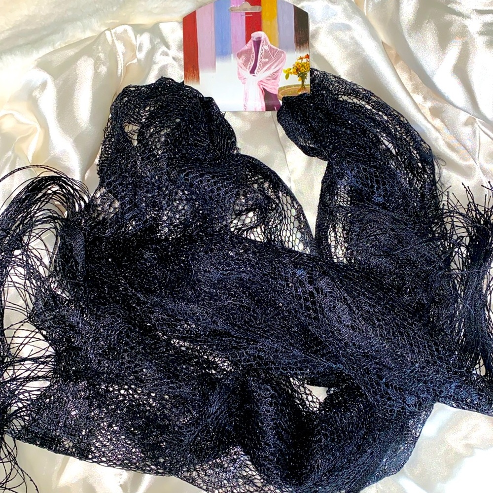 Black shawl with fringe (net scarf)